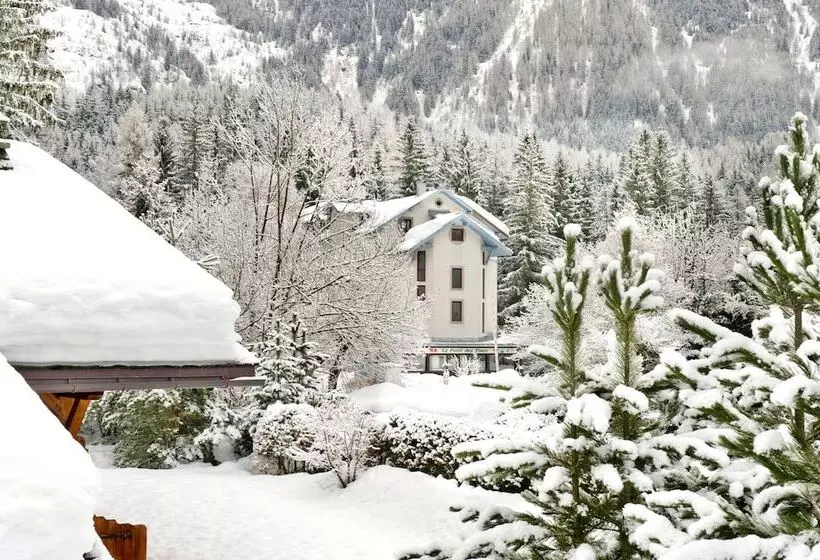 اقامتگاه Village Vacances La Forêt Des Tines