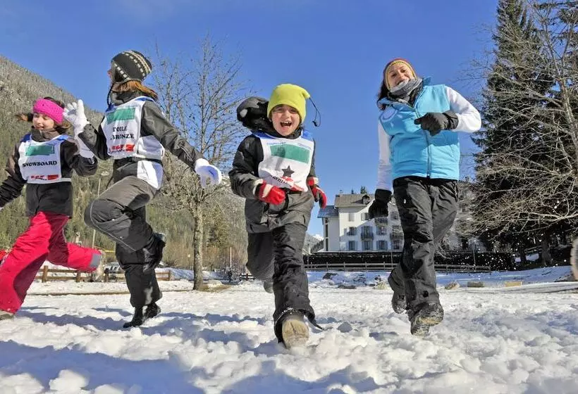 اقامتگاه Village Vacances La Forêt Des Tines