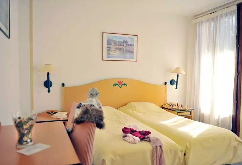 اقامتگاه Village Vacances La Forêt Des Tines