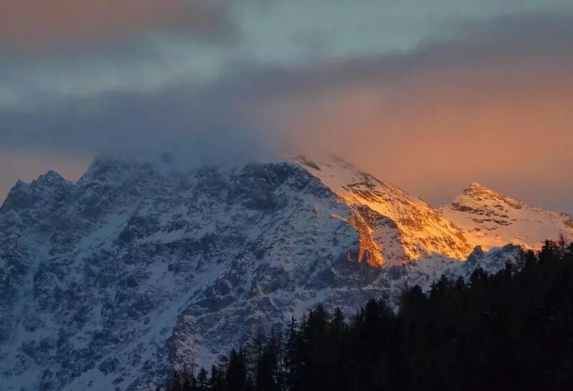 Отель Edelweiss