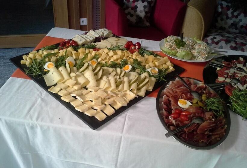 Отель Edelweiss