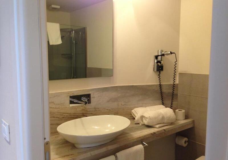 Отель La Castellana