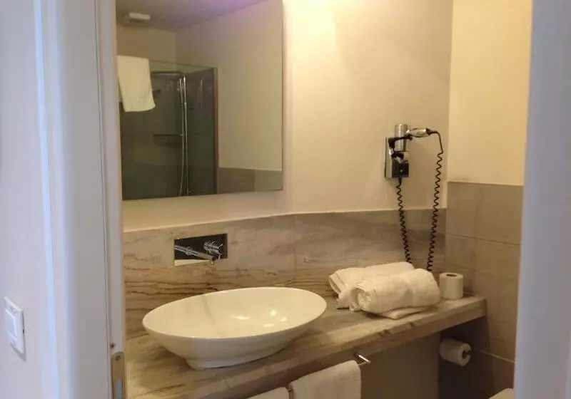 هتل La Castellana