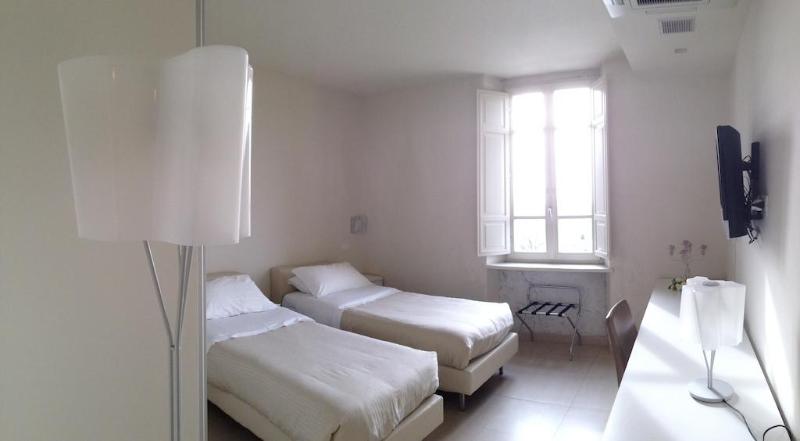 Отель La Castellana