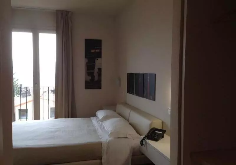 هتل La Castellana