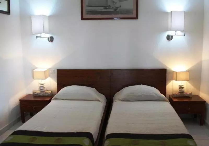 Отель Les Hauts De Portovecchio