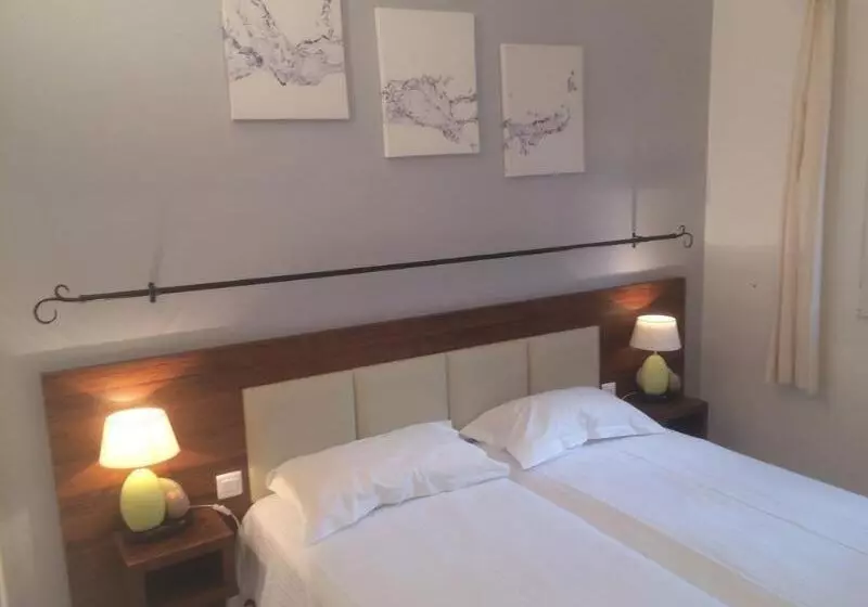 Отель Les Hauts De Portovecchio