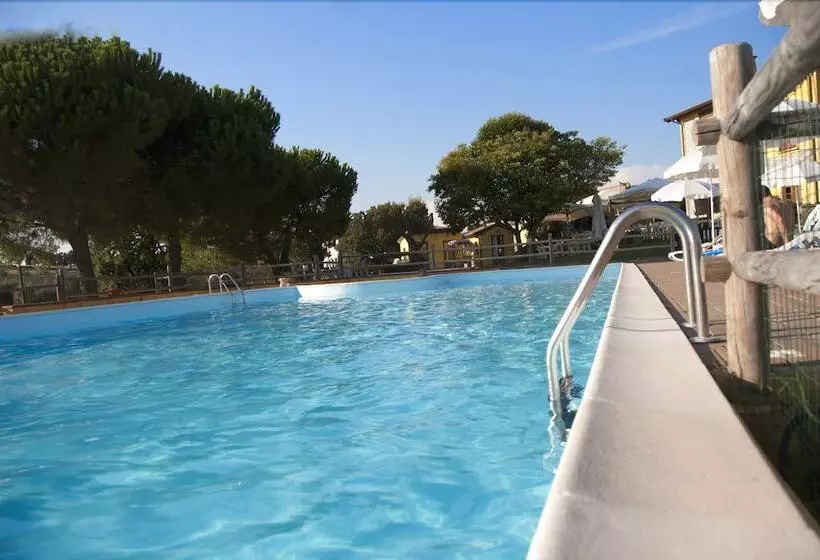 Отель Tenuta La Lupa