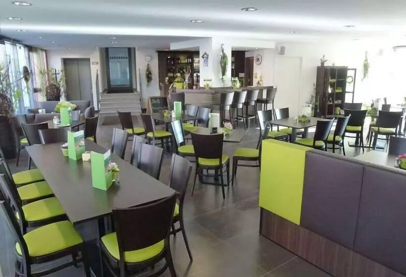 Отель Und Cafe Paso