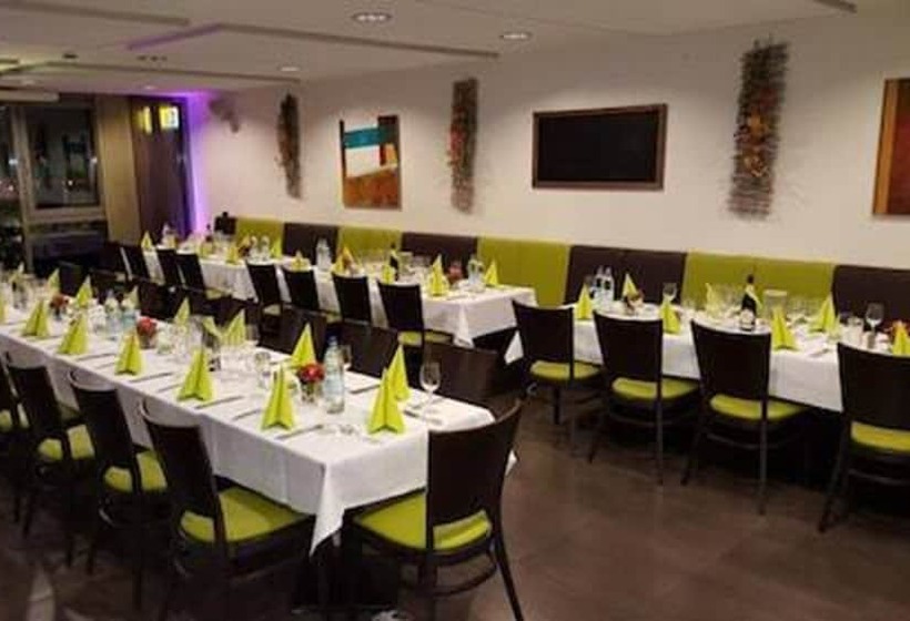 ホテル Und Cafe Paso