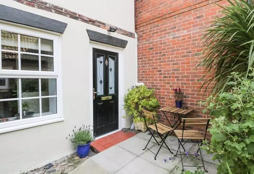 2 Wheatsheaf Yard
