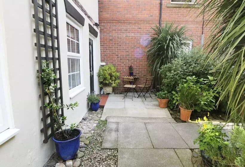 2 Wheatsheaf Yard