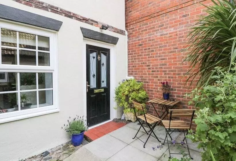 2 Wheatsheaf Yard