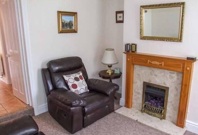 11 Victoria Cottages