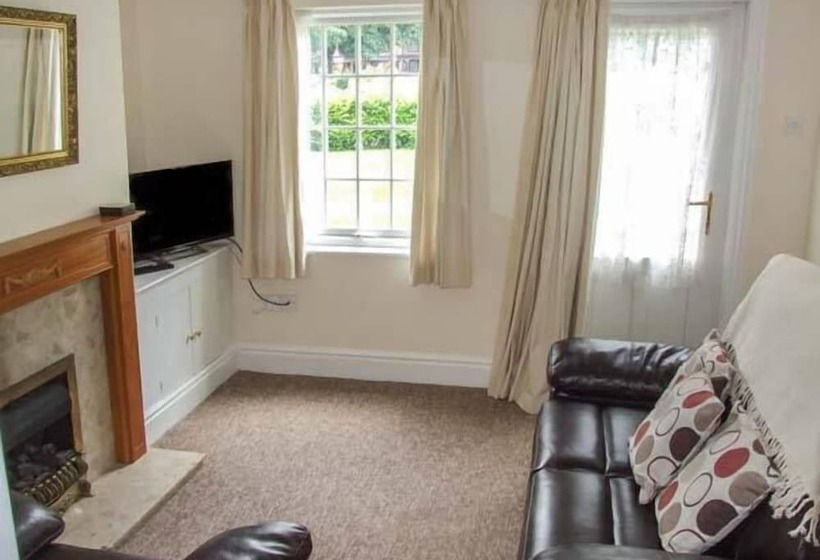 11 Victoria Cottages