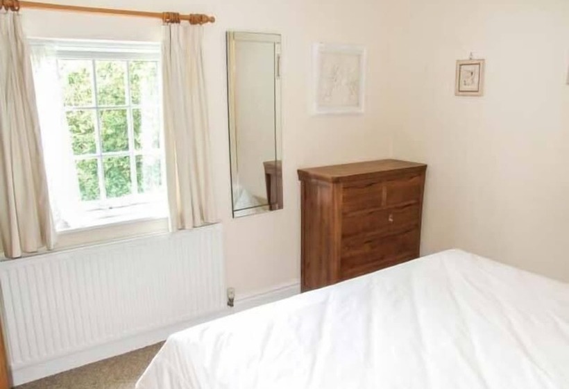 11 Victoria Cottages