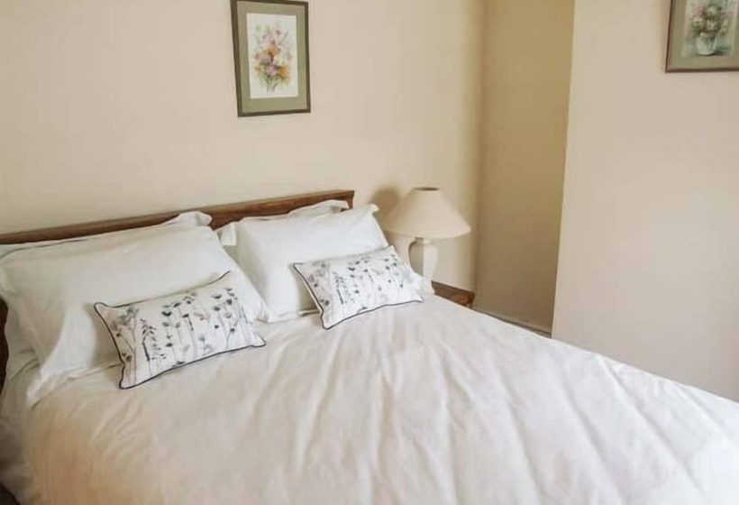 11 Victoria Cottages