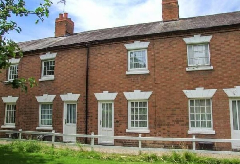 11 Victoria Cottages