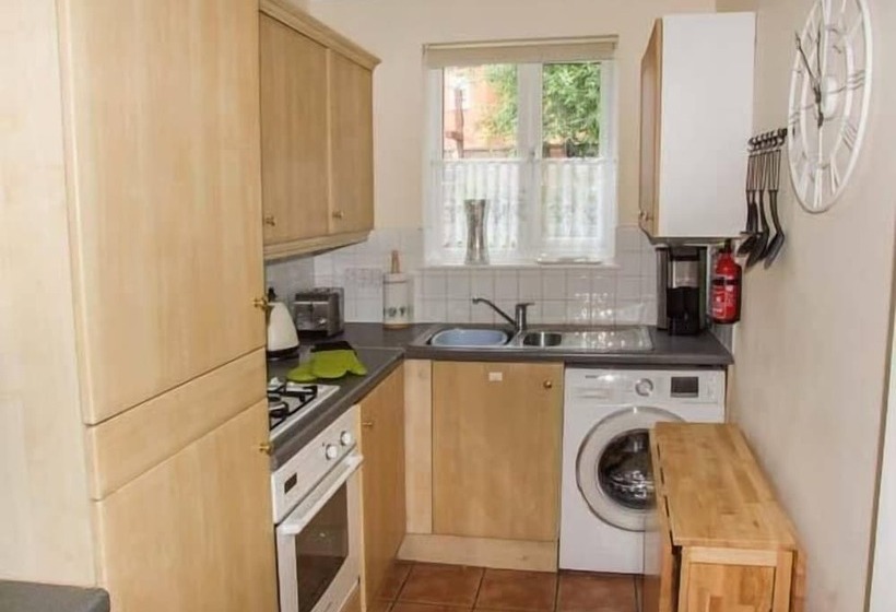 11 Victoria Cottages