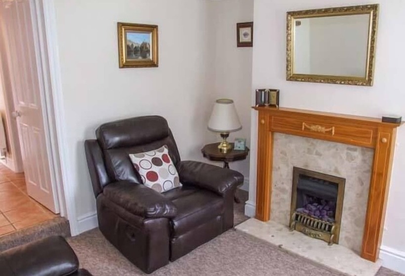 11 Victoria Cottages