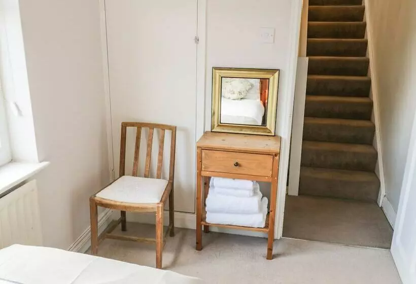 Bannister Cottage