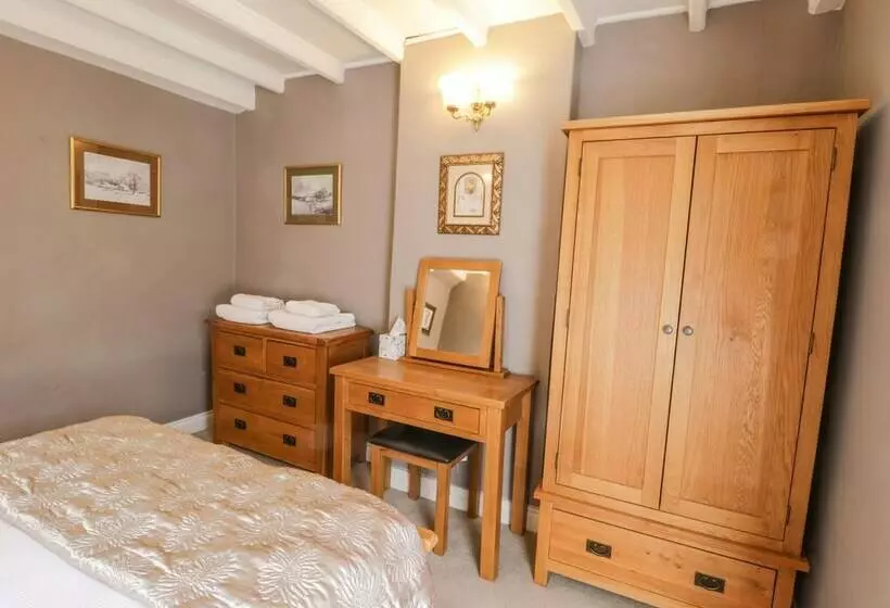 Bannister Cottage