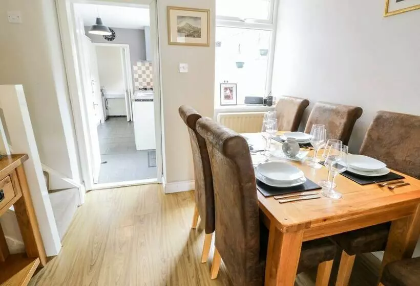 Bannister Cottage