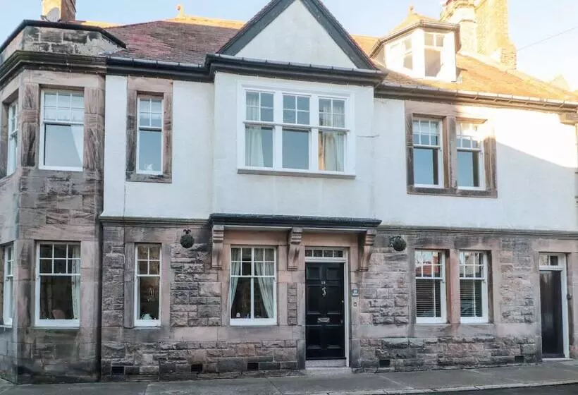 Iona 10 Palace Street East