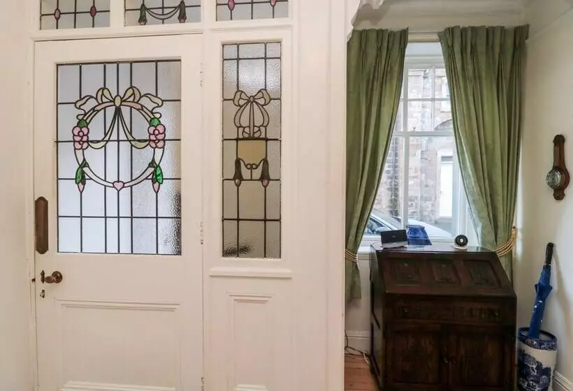 Iona 10 Palace Street East