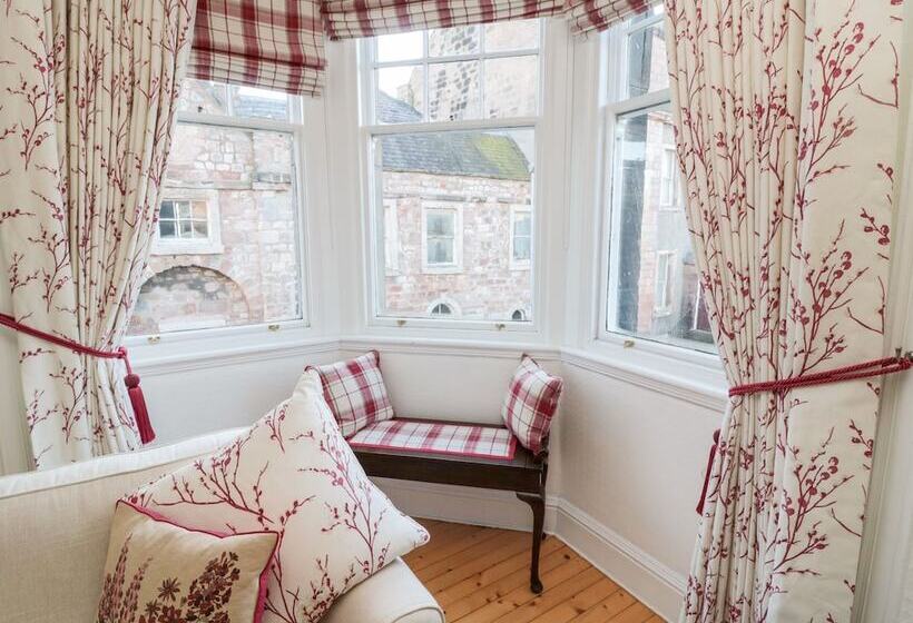 Iona 10 Palace Street East