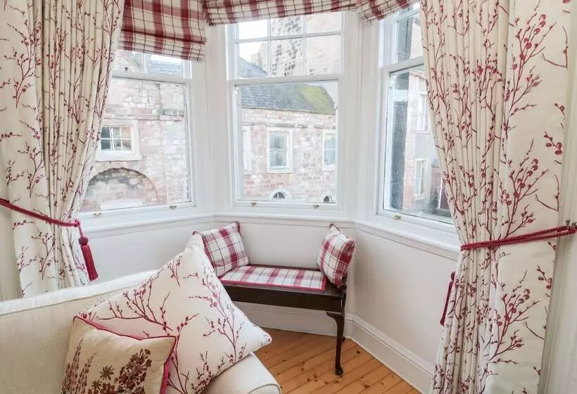 Iona 10 Palace Street East