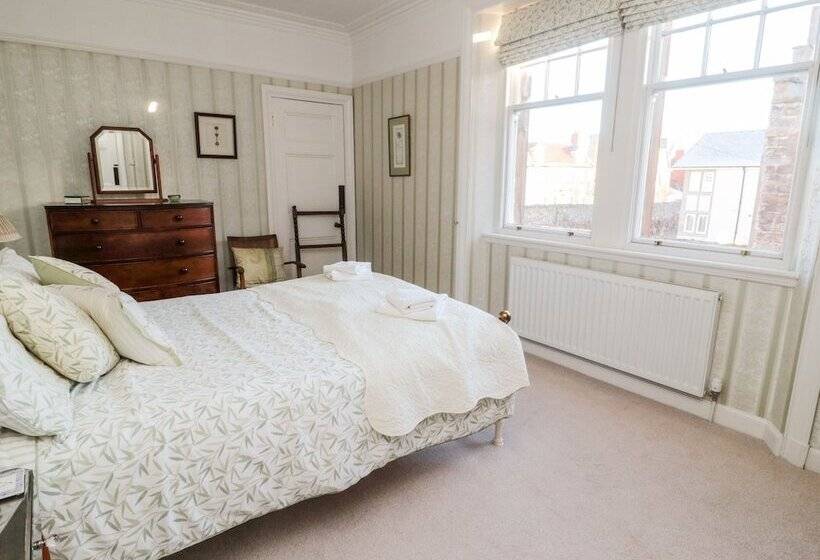 Iona 10 Palace Street East