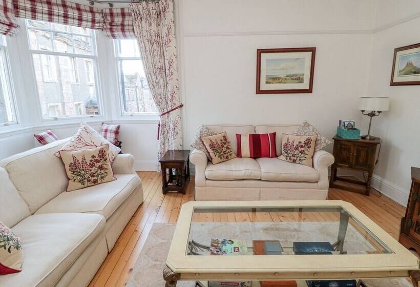 Iona 10 Palace Street East