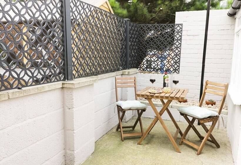 No. 1 Kelly Cottages