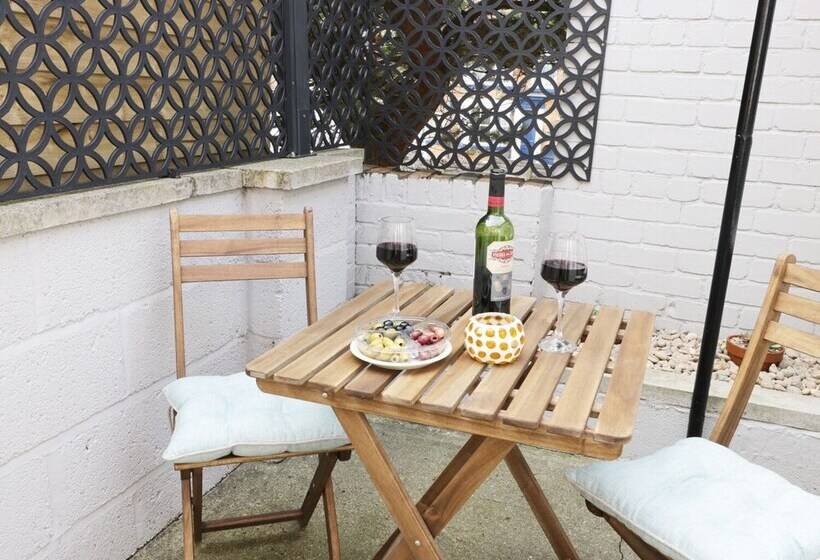 No. 1 Kelly Cottages