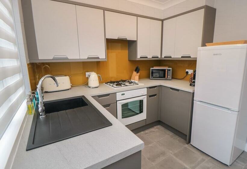 No. 1 Kelly Cottages