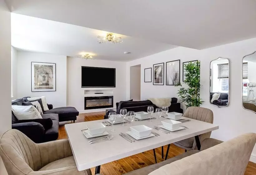 Queen Anne Suite
