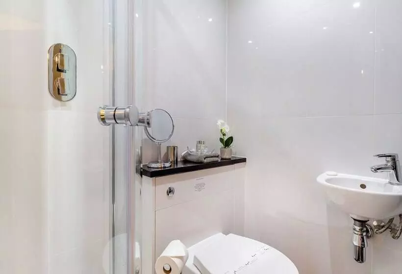 Queen Anne Suite
