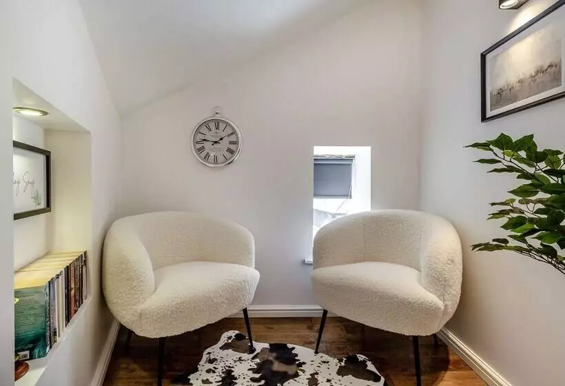 Queen Anne Suite