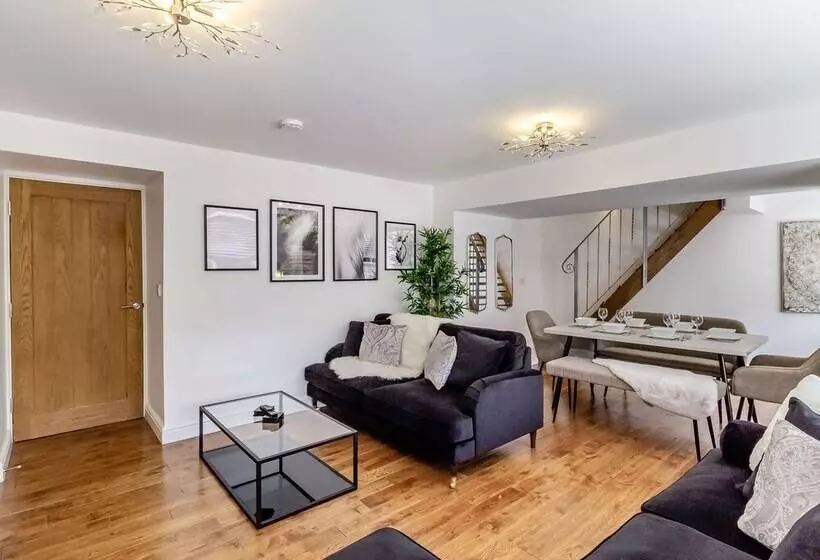 Queen Anne Suite
