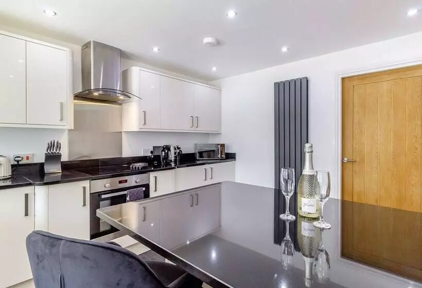 Queen Anne Suite