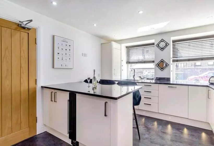 Queen Anne Suite