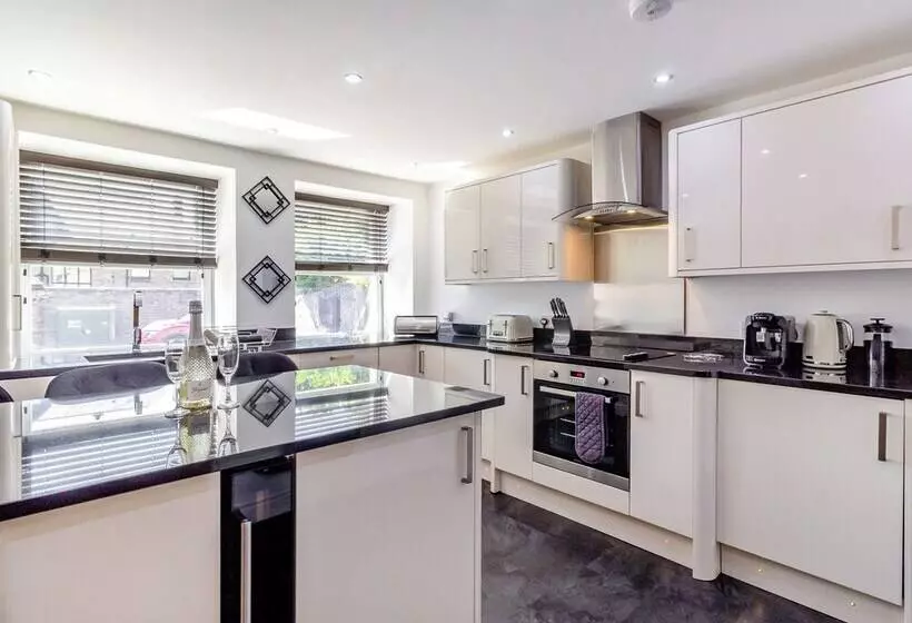 Queen Anne Suite