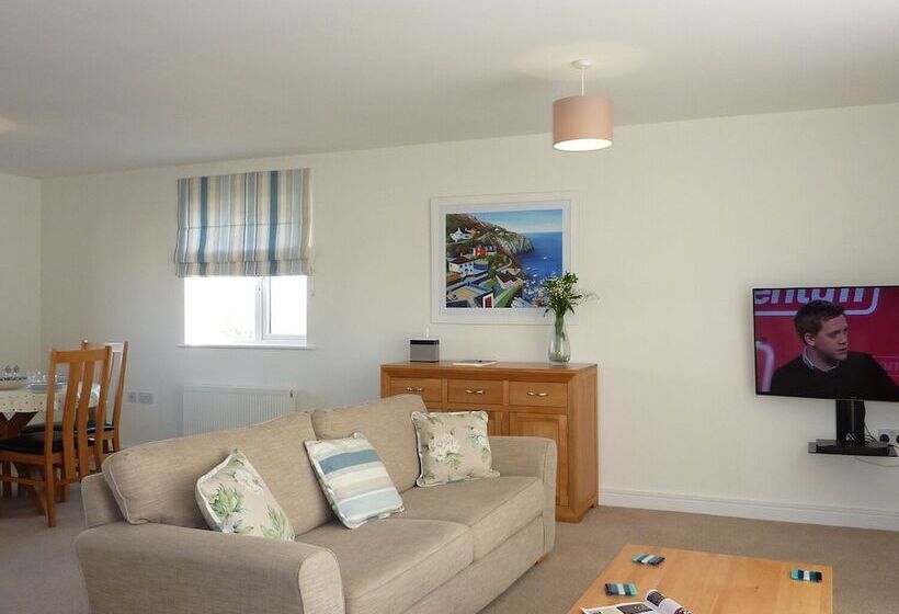 28 Clock Tower Court