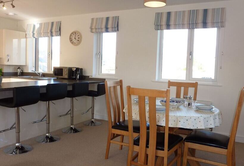 28 Clock Tower Court