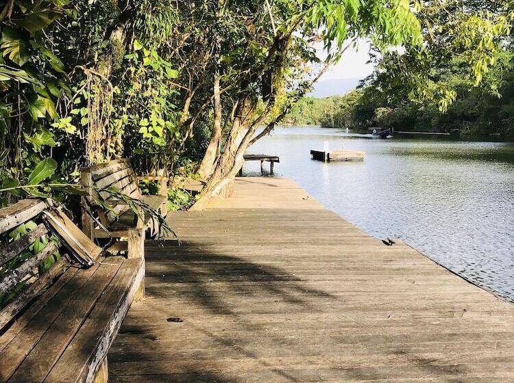 هاستل Finca Tatin