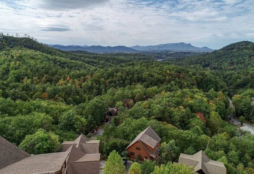 An Amazing View 4 Bedrooms, 3.5 Baths, Sleeps 10 Cabin By Redawning