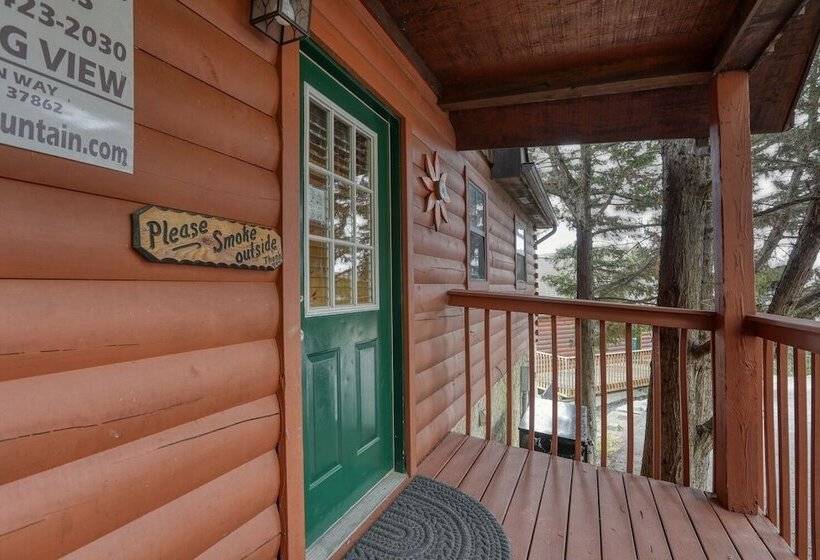 An Amazing View 4 Bedrooms, 3.5 Baths, Sleeps 10 Cabin By Redawning