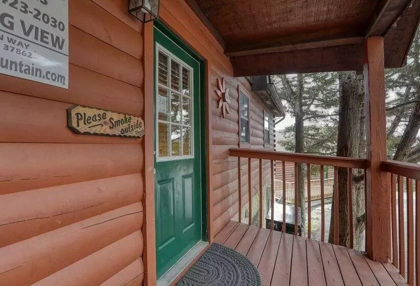 An Amazing View   4 Bedrooms, 3.5 Baths, Sleeps 10 Cabin By Redawning
