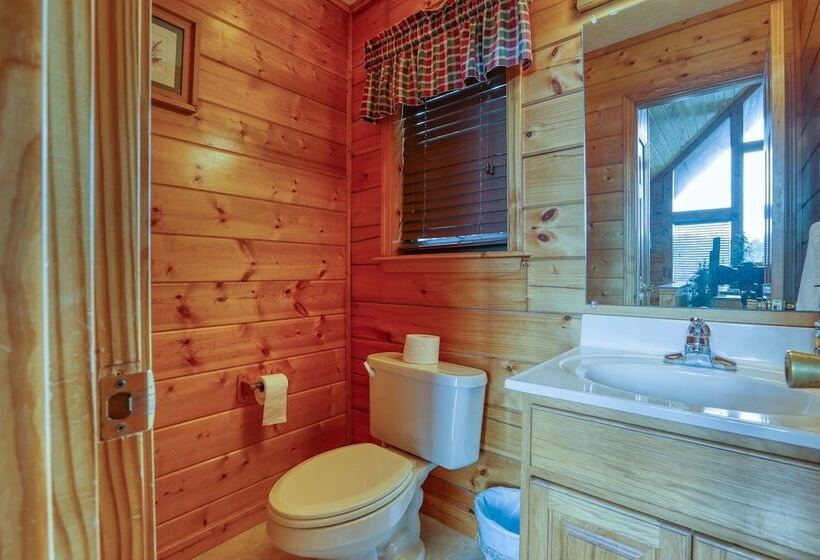 An Amazing View 4 Bedrooms, 3.5 Baths, Sleeps 10 Cabin By Redawning